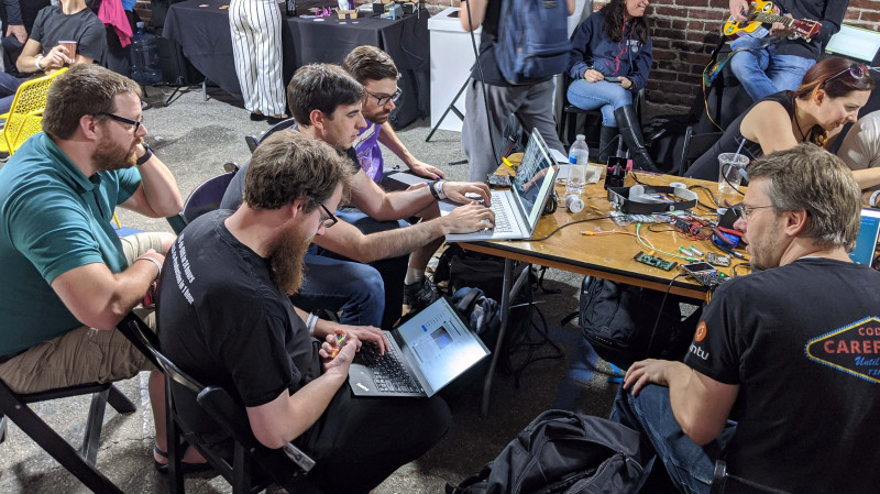 Hackaday Supercon badge boots Linux using SDRAM cartridge – OSH Park